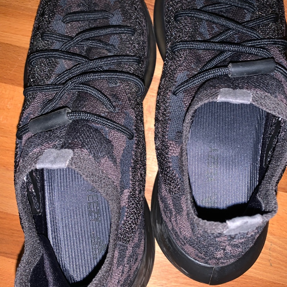Yeezy 380 in Onyx - Picture 8 of 10